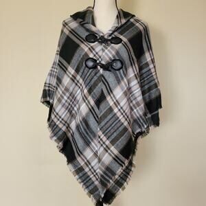 NWT Mixit Toggle Wrap Poncho Shawl OS Fringe Black White Tan Plaid
